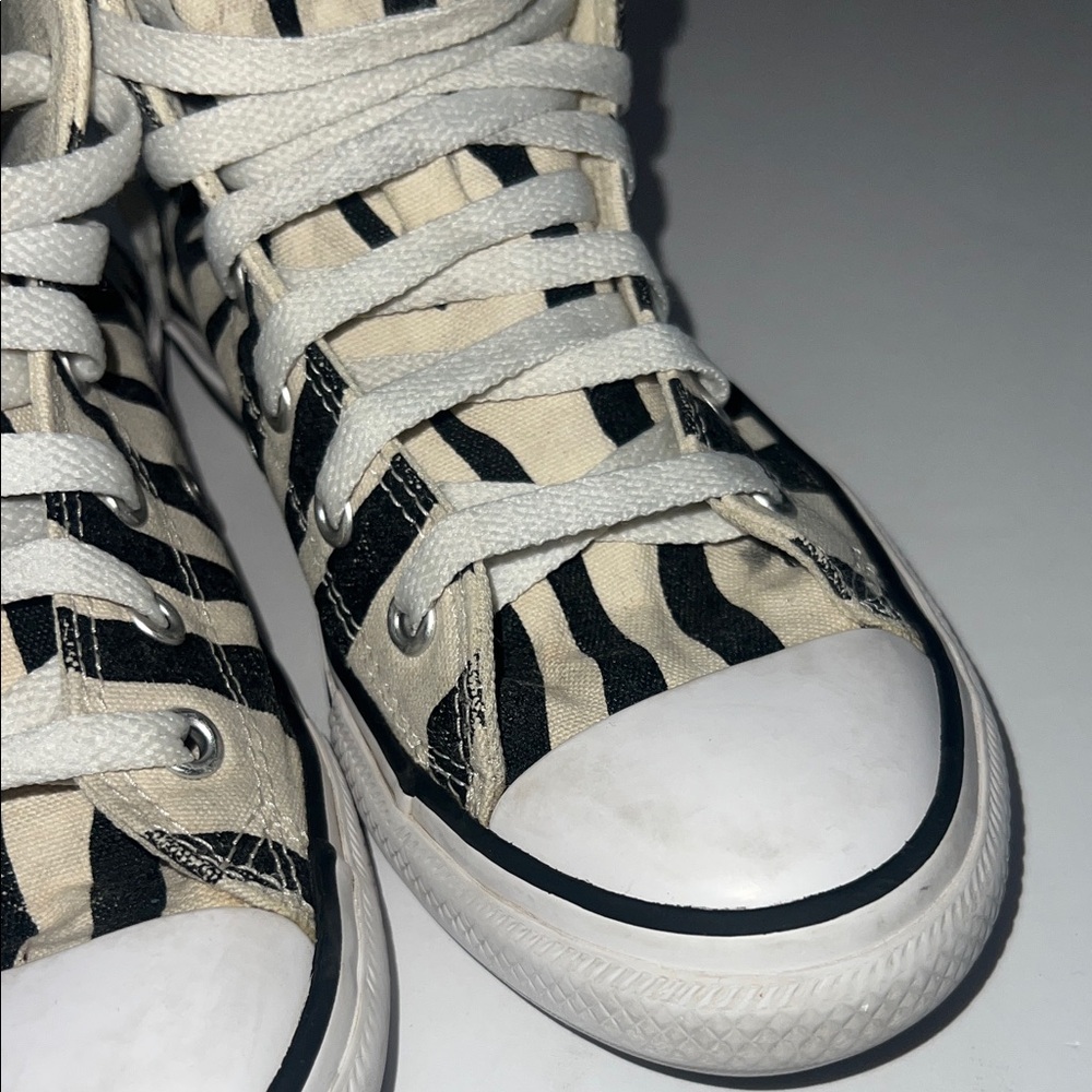 Converse Black and White Zebra Kids Sneakers - Picture 5 of 9